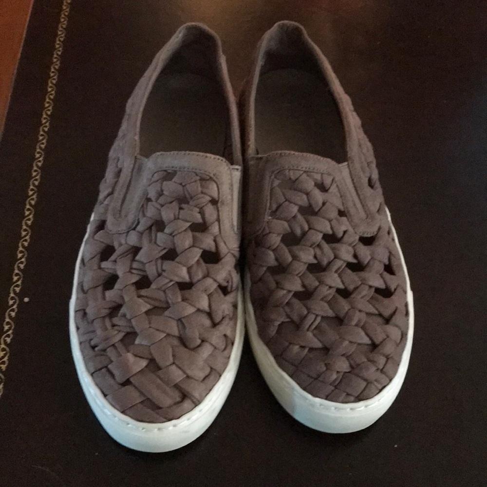 Flat shoes